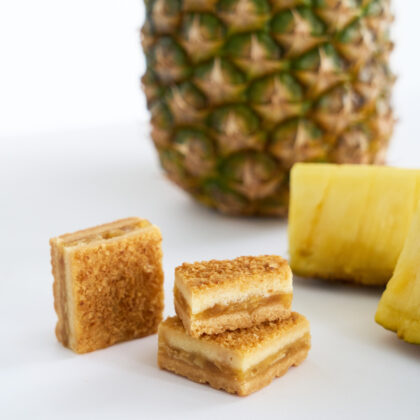 しっとりクッキーとパインが香る濃厚生キャラメルの絶妙なハーモニー。ひと口で夏気分が広がる、春夏だけの特別な「横濱レンガ通り」が今年も登場。